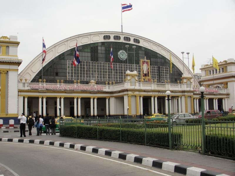 At One Inn Hualampong Bangkok Exterior foto
