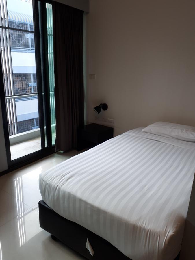 At One Inn Hualampong Bangkok Exterior foto