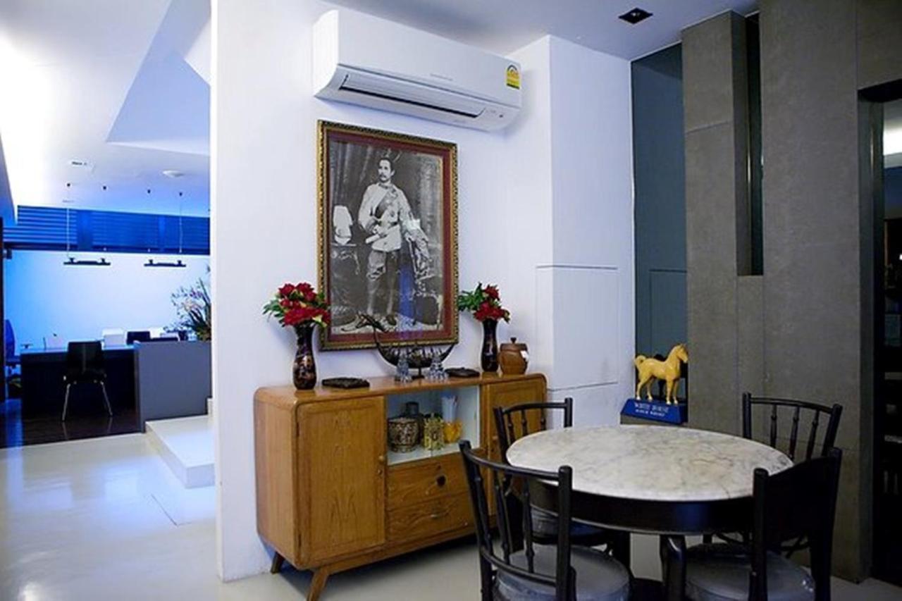 At One Inn Hualampong Bangkok Exterior foto